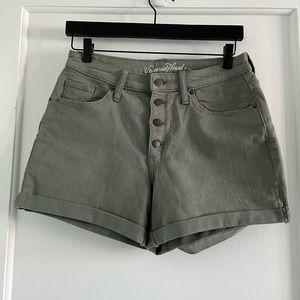 Universal Thread khaki green / gray Shorts with buttons  size 8